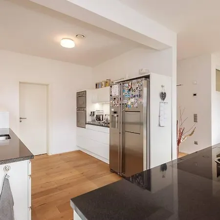 New House Near Munich, Airport+Trade Fair Center Vila