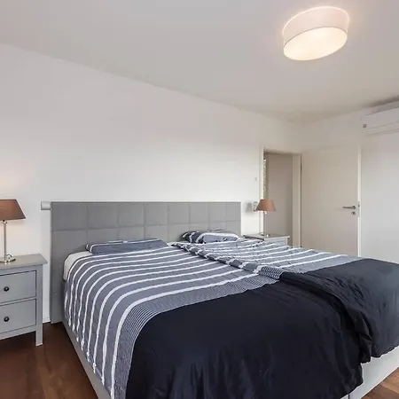 New House Near Munich, Airport+Trade Fair Center Vila *